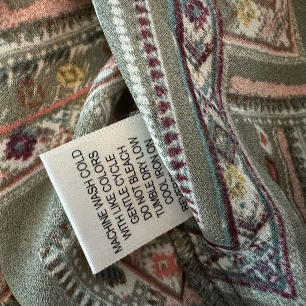 Cure Geometric Patterned Blouse - Picture 7 of 7